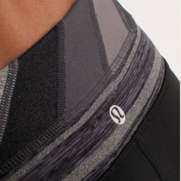 LULULEMON GROOVE CROP PANTS REVERSABLE TO BLACK FITTED CAPRI SZ 6 - Picture 5 of 11